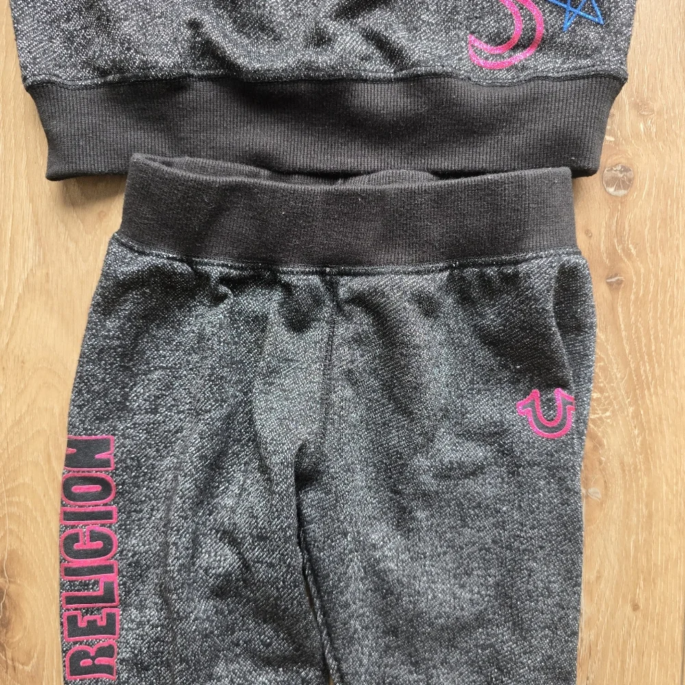 True Religion girls size 5, black Shimmery Glitter Set Joggers Ruffle Shoulder